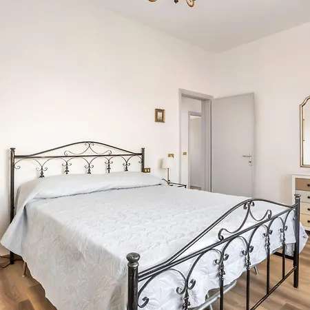 Modern Near Lucca With Private Garden And Parking *